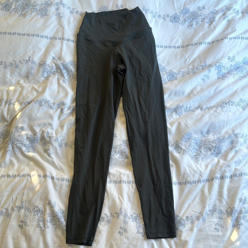 Woman’s Gray Crossover Leggings